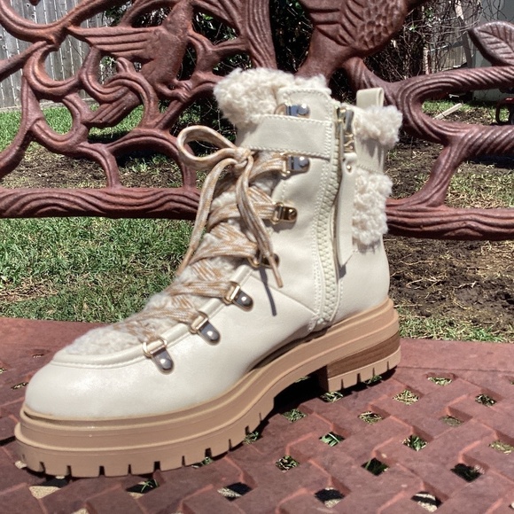 NWT Circus By Sam Edelman Ivory Gretchen Faux Sherpa Hiking/Outdoor Boot - Picture 1 of 9